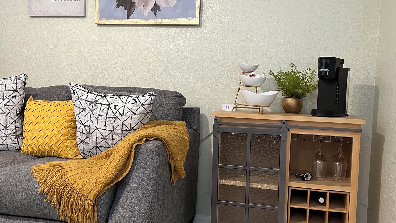Photo of Livingroom in Eastern Division