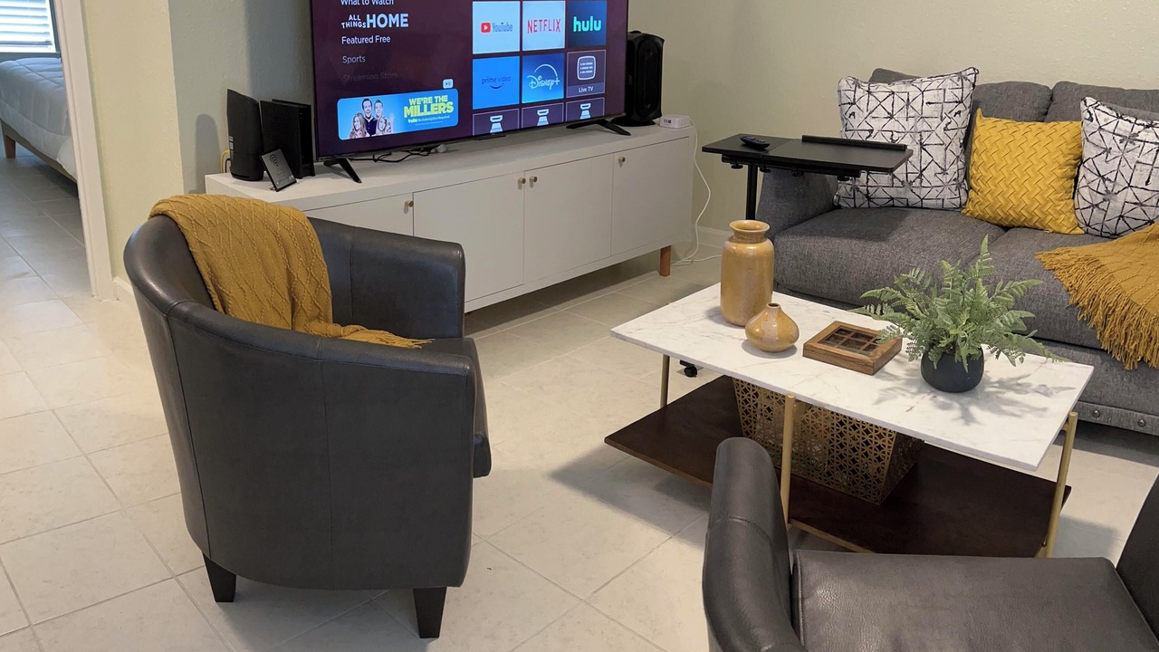 Photo of Livingroom in Eastern Division