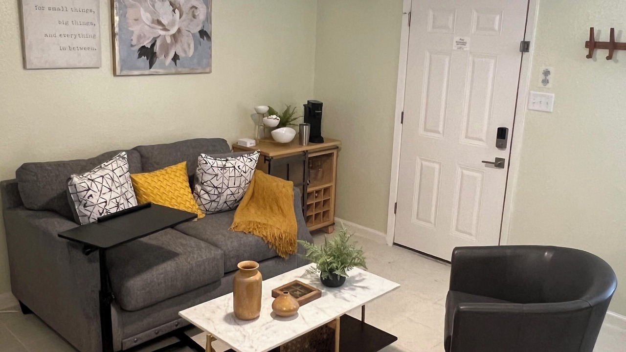 Photo of Livingroom in Eastern Division