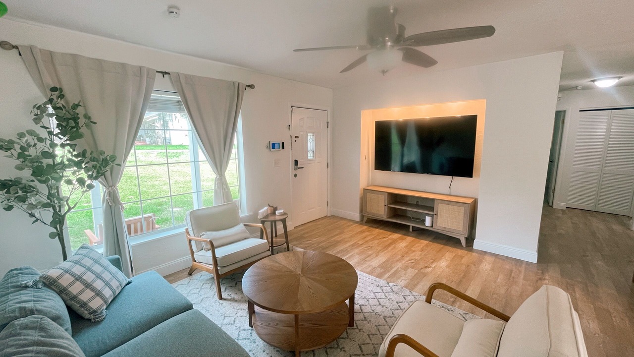 Photo of Livingroom in Historic District