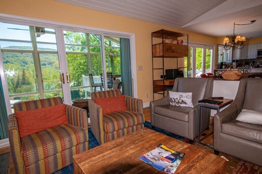 Photo of Livingroom in Young Harris