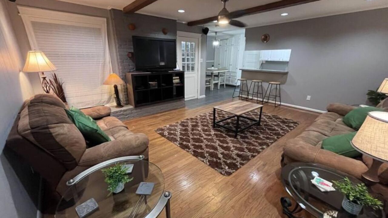 Photo of Livingroom in Westbury