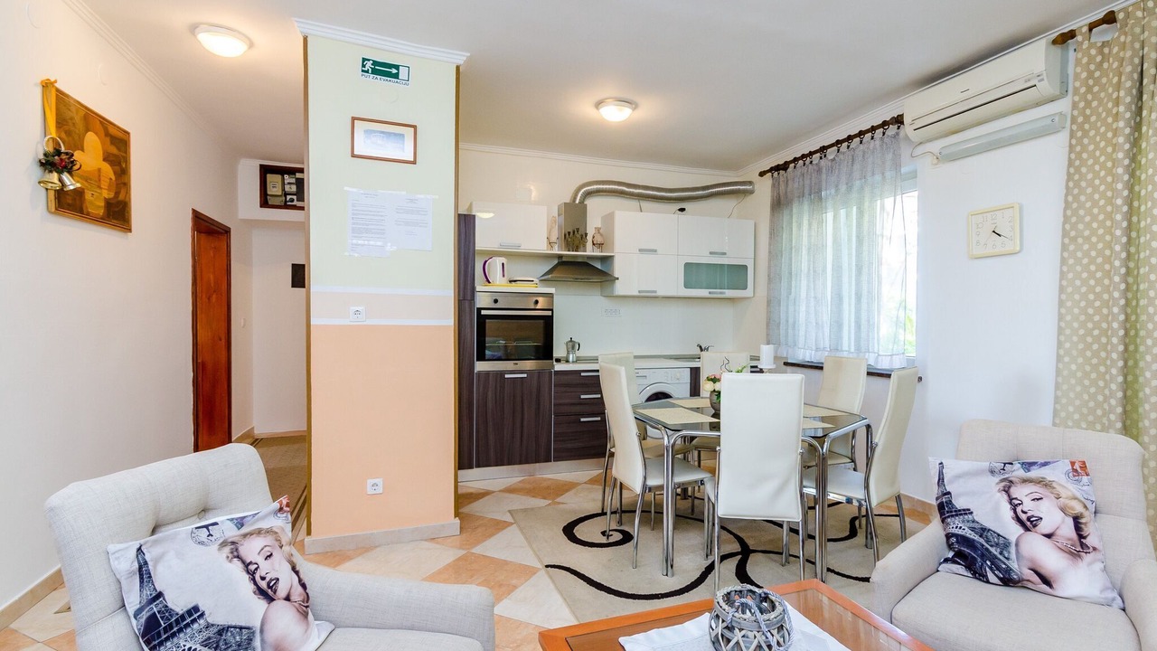 Photo of Livingroom in Gornji Kono