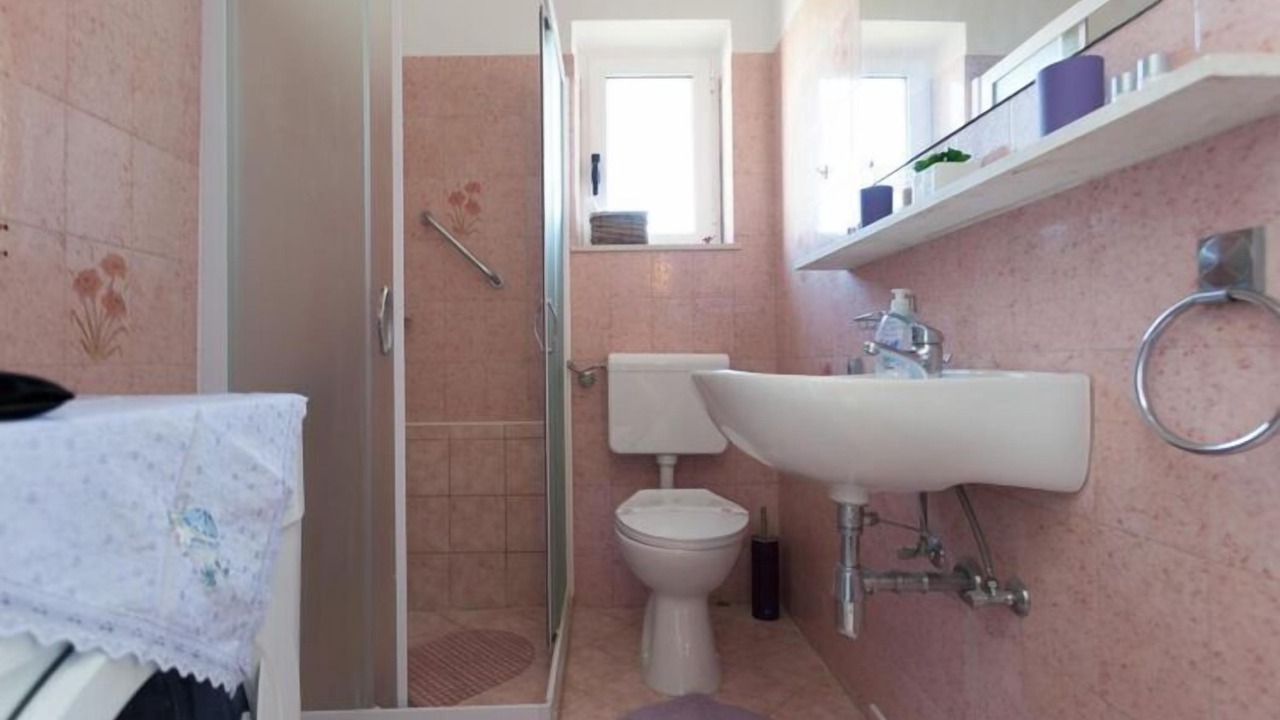 Photo of Bathroom in Pile