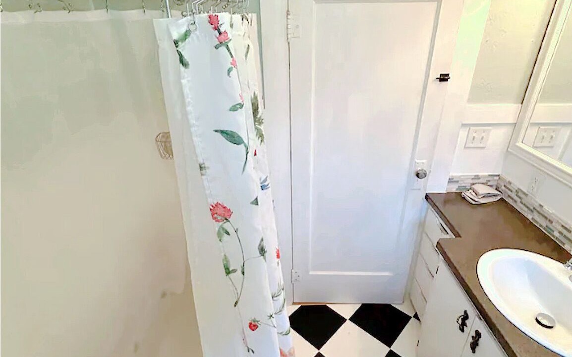 Photo of Bathroom in La Grande