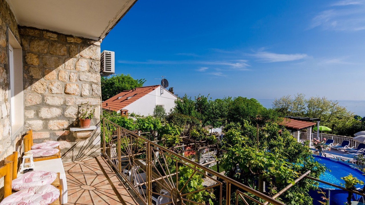Photo of Patio Balcony in Gornji Kono
