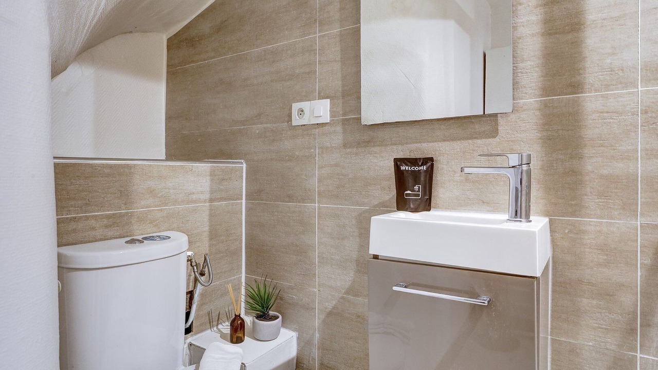 Photo of Bathroom in Arts-et-Metiers