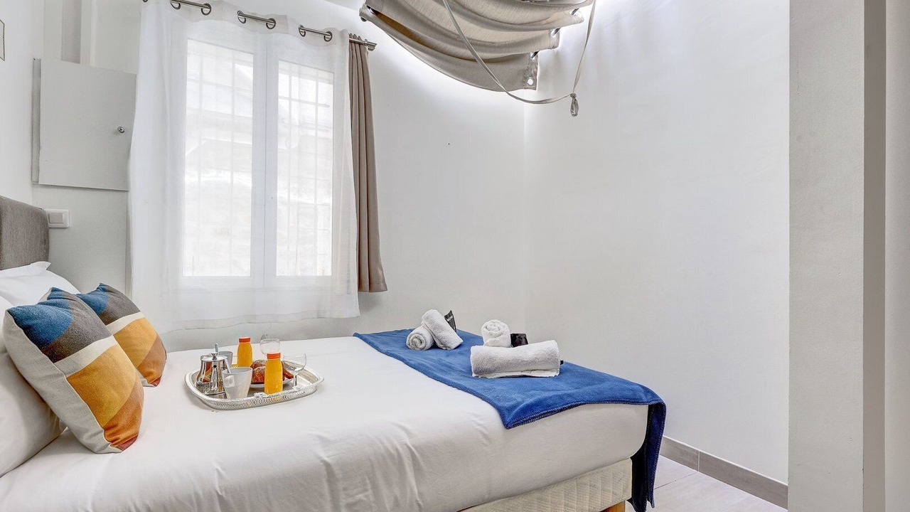 Photo of Bedroom in Arts-et-Metiers