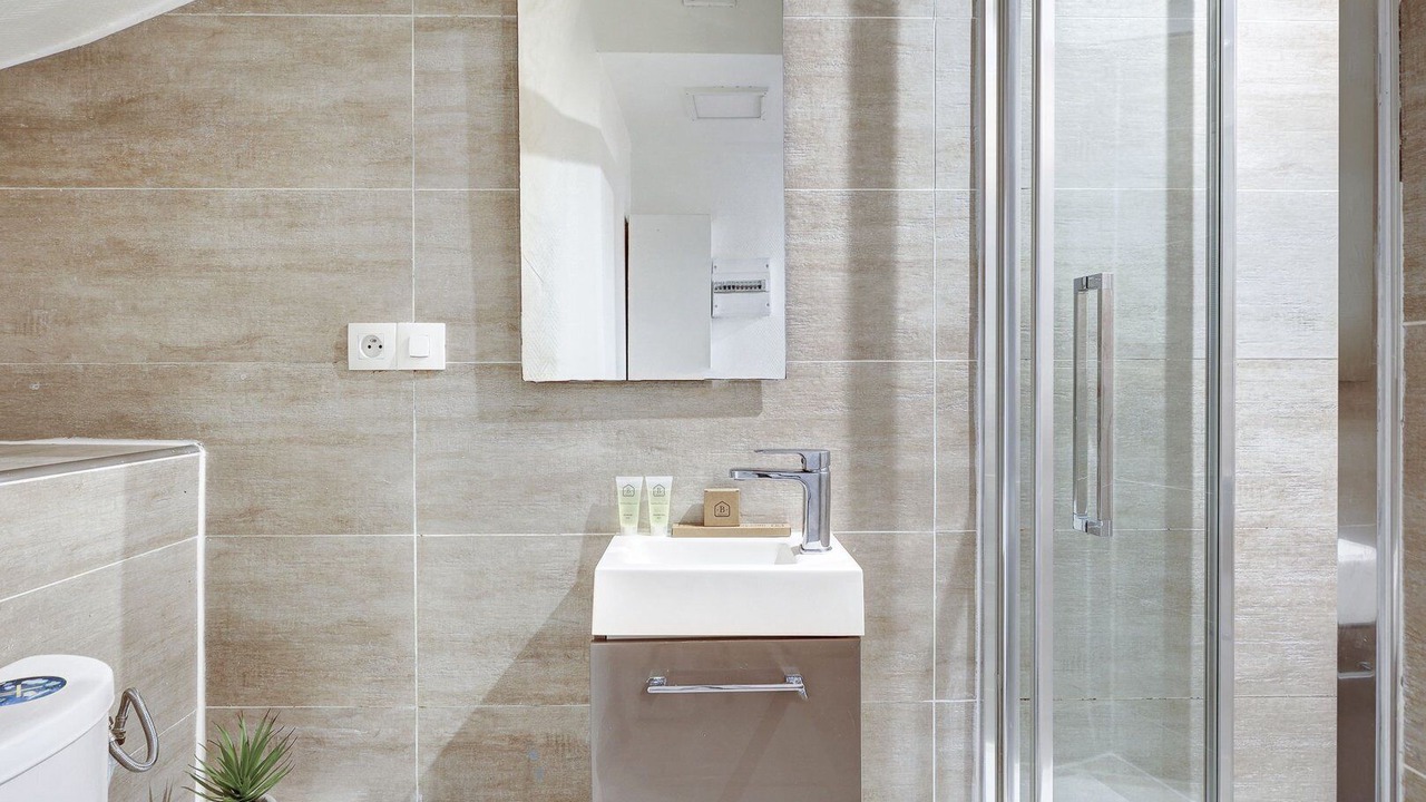 Photo of Bathroom in Arts-et-Metiers