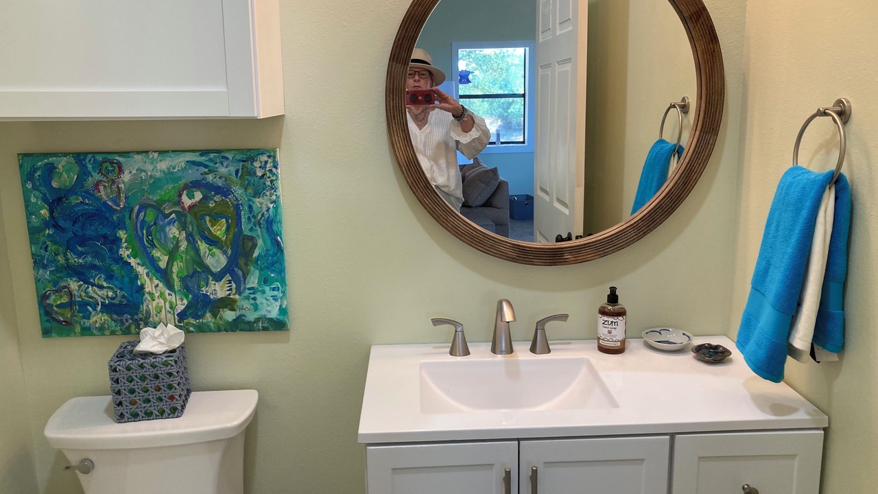 Photo of Bathroom in De Leon