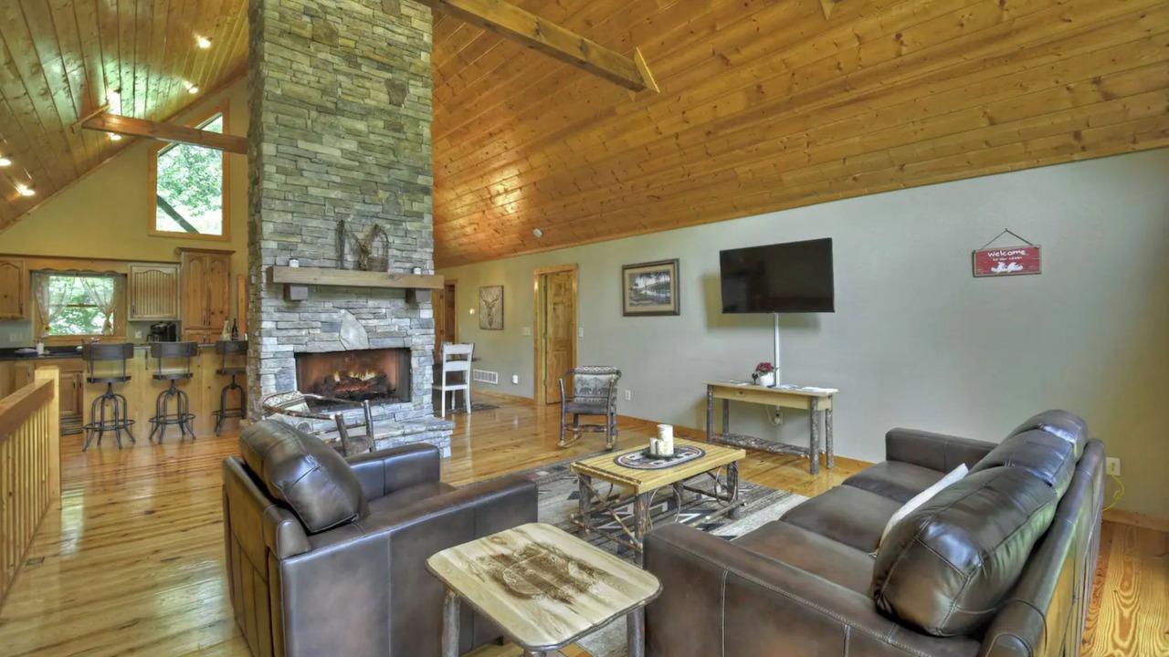 Photo of Livingroom in Eagle Mountain
