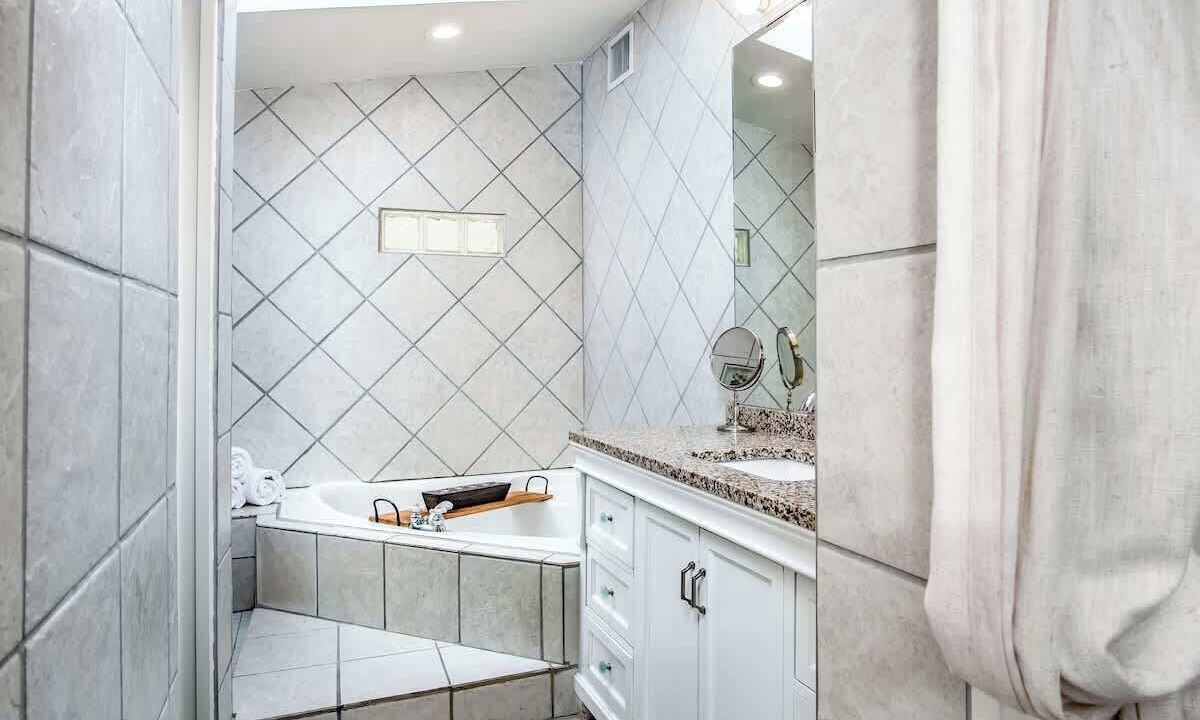 Photo of Bathroom in Midtown