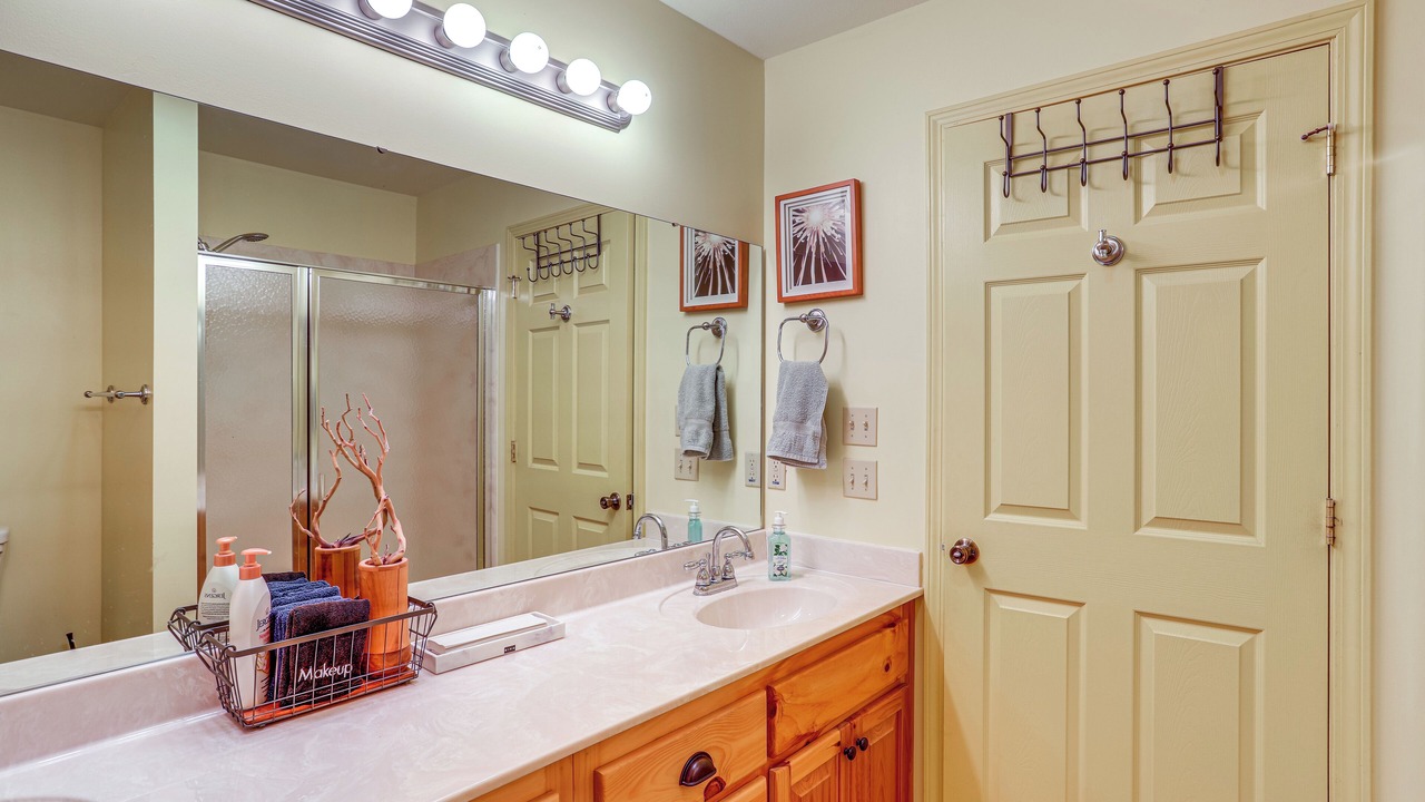 Photo of Bathroom in Mammoth Spring