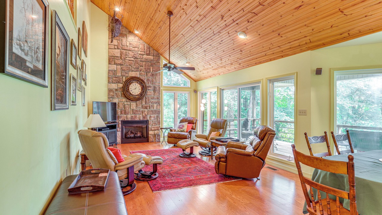 Photo of Livingroom in Mammoth Spring