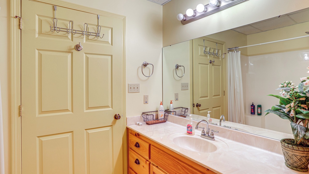 Photo of Bathroom in Mammoth Spring
