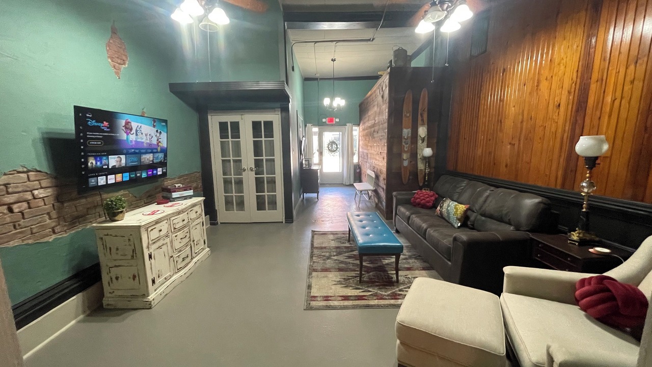 Photo of Livingroom in Van Buren