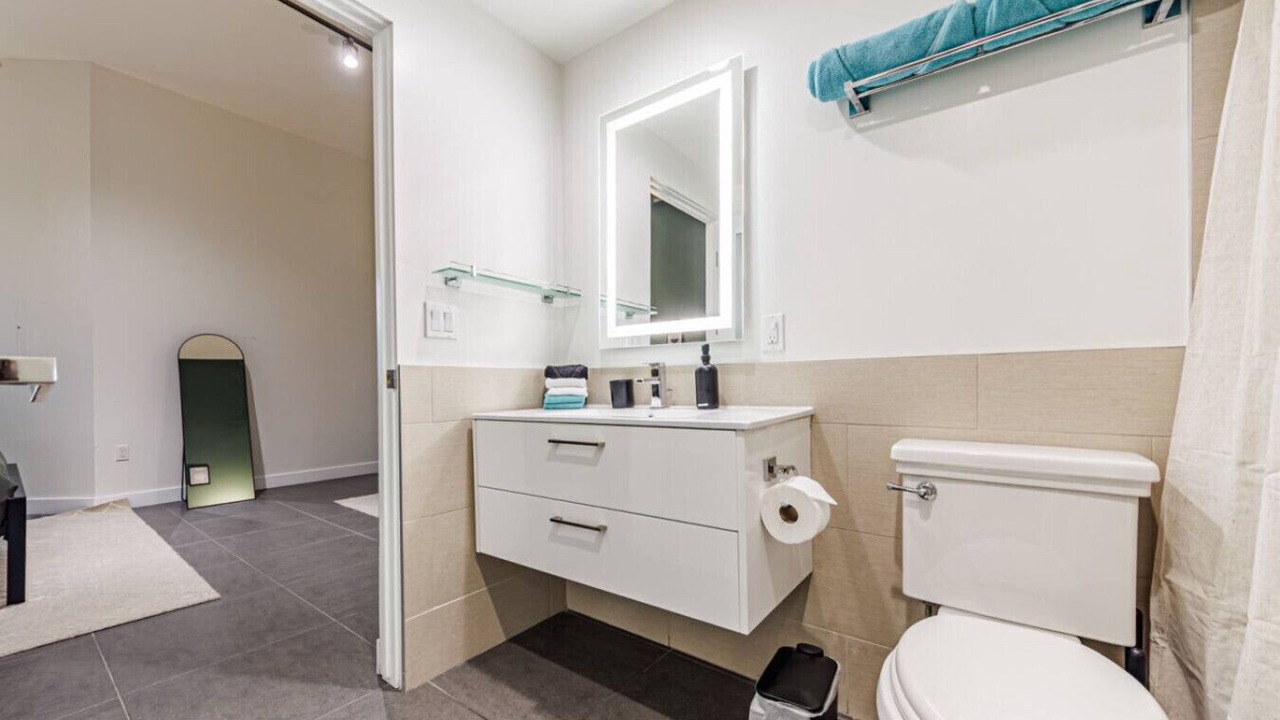 Photo of Bathroom in Downtown Los Angeles