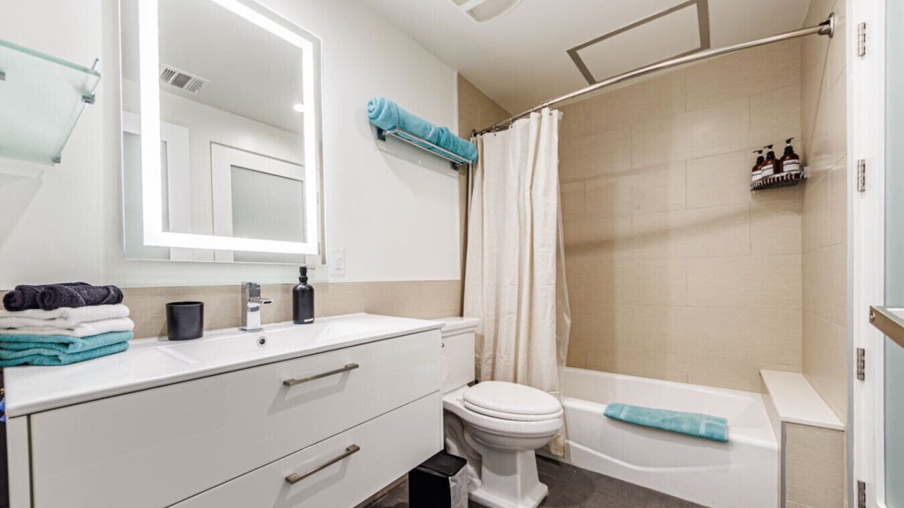 Photo of Bathroom in Downtown Los Angeles