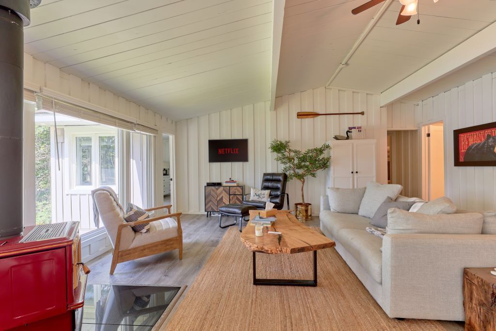 Photo of Livingroom in Gravenhurst