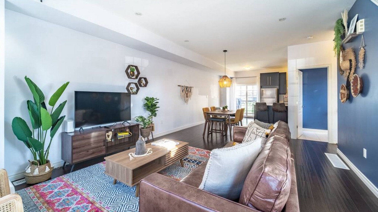 Photo of Livingroom in Mount Hope Huron Park
