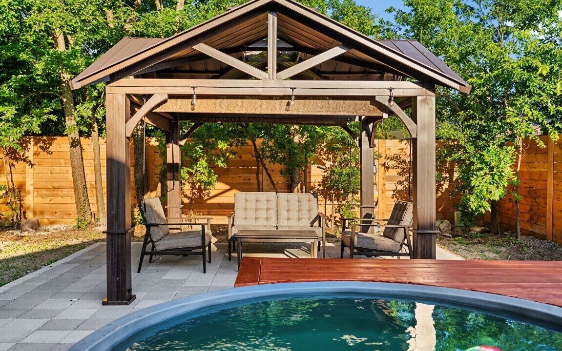 Photo of Outdoor in McNeil