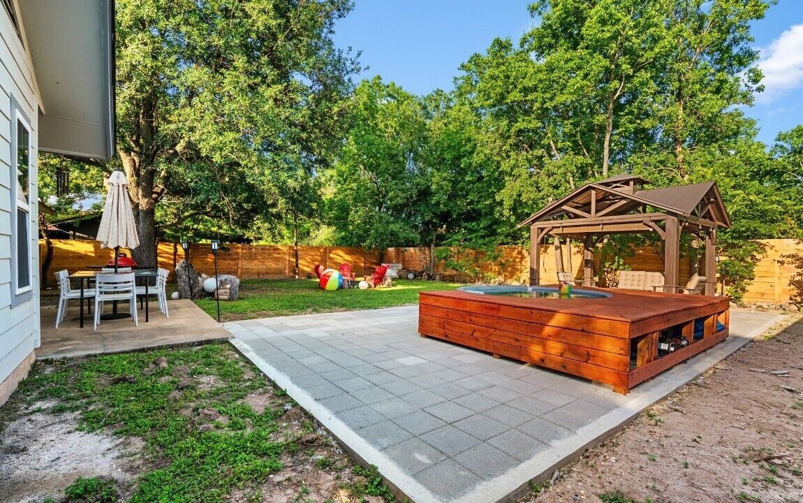 Photo of Outdoor in McNeil