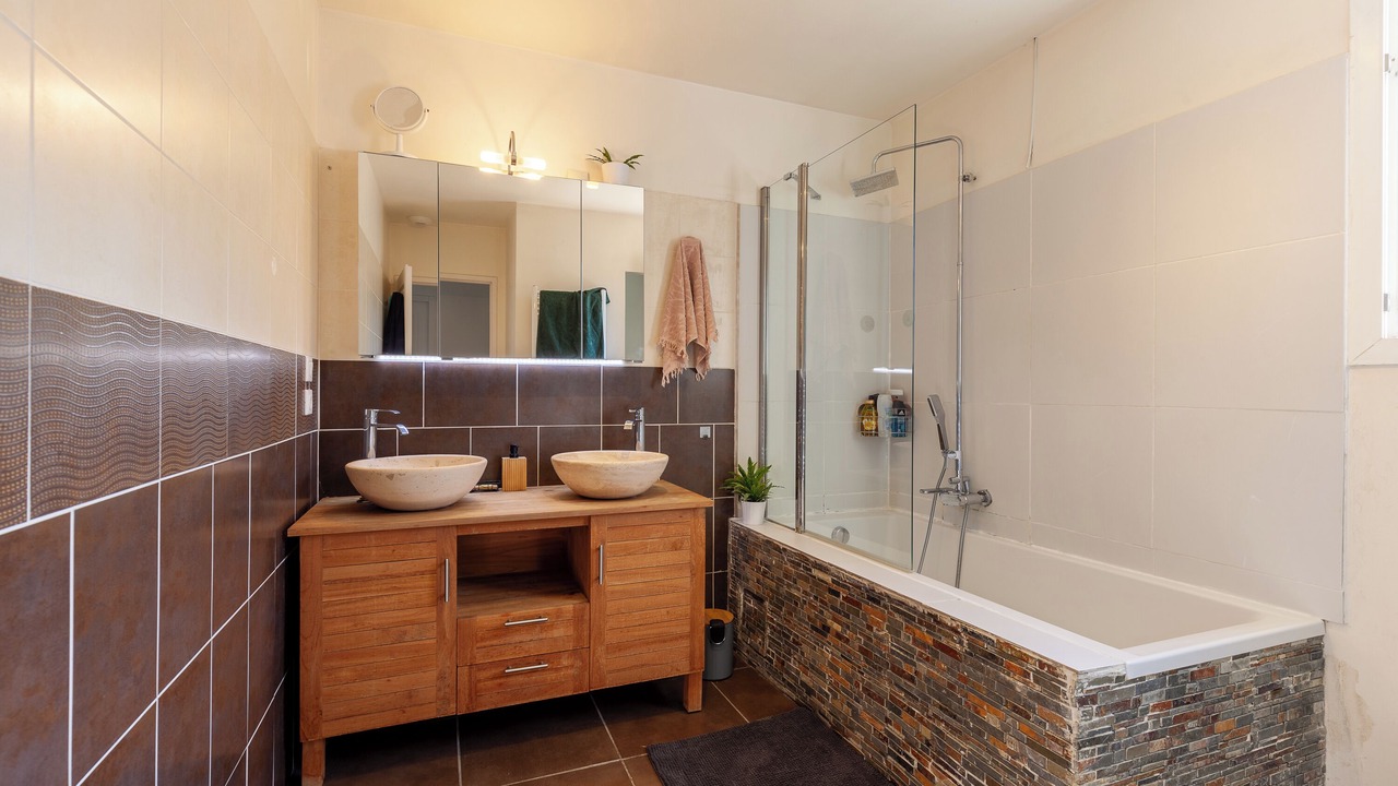 Photo of Bathroom in Les Pennes-Mirabeau
