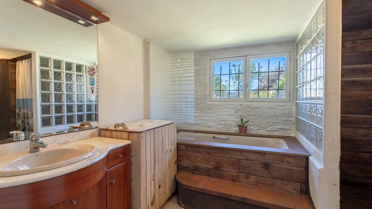 Photo of Bathroom in Rigarda