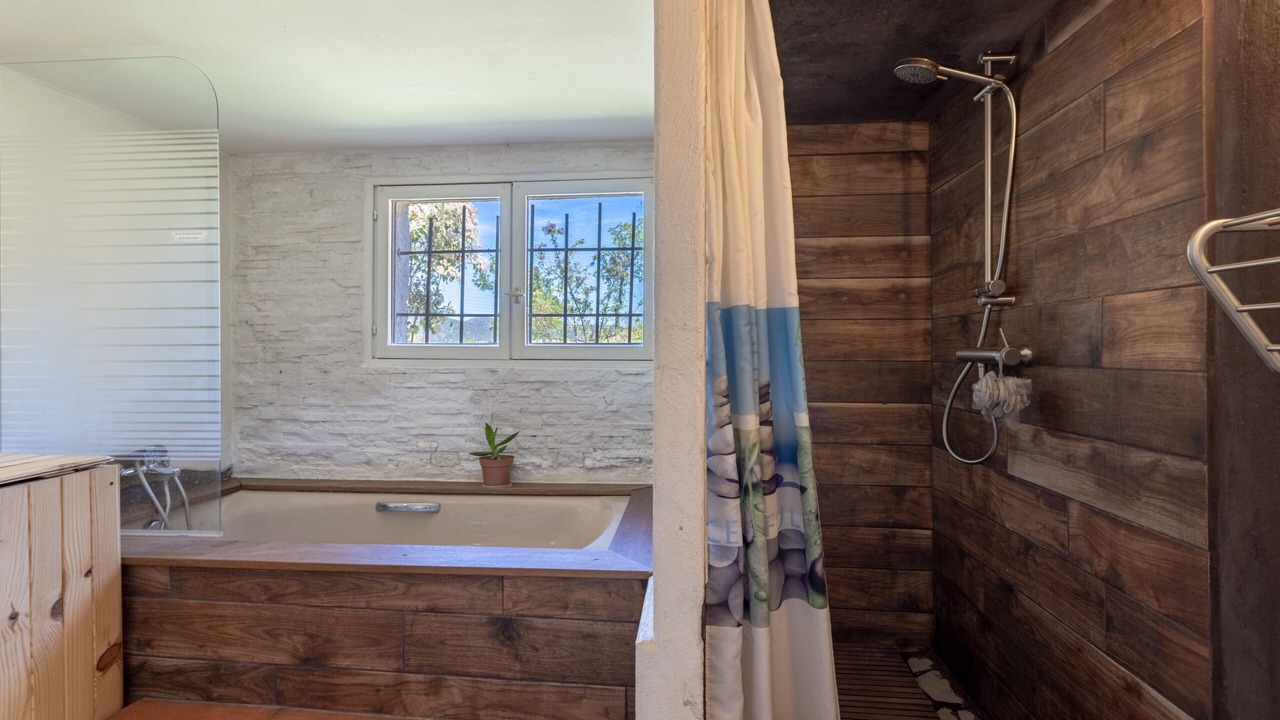 Photo of Bathroom in Rigarda
