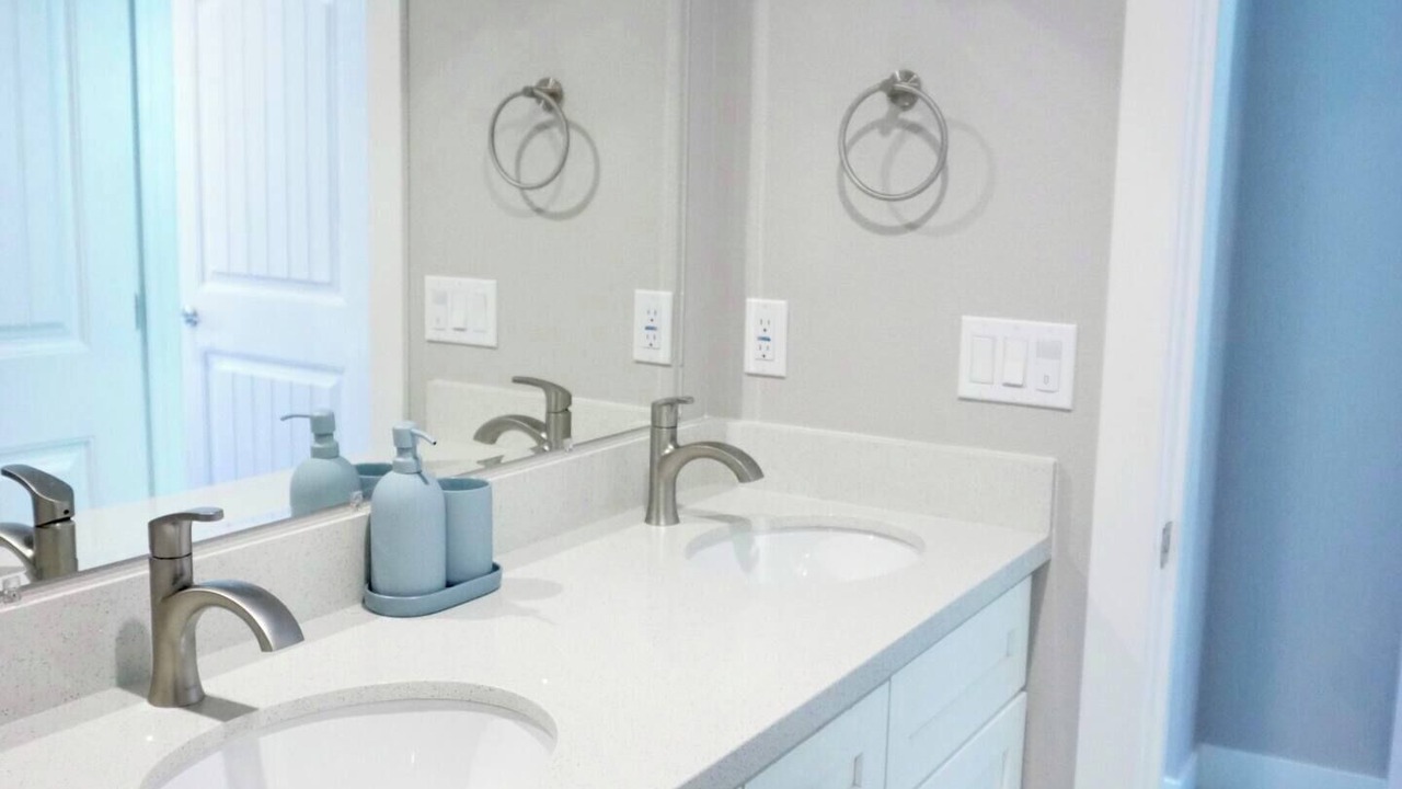 Photo of Bathroom in North Oak Park