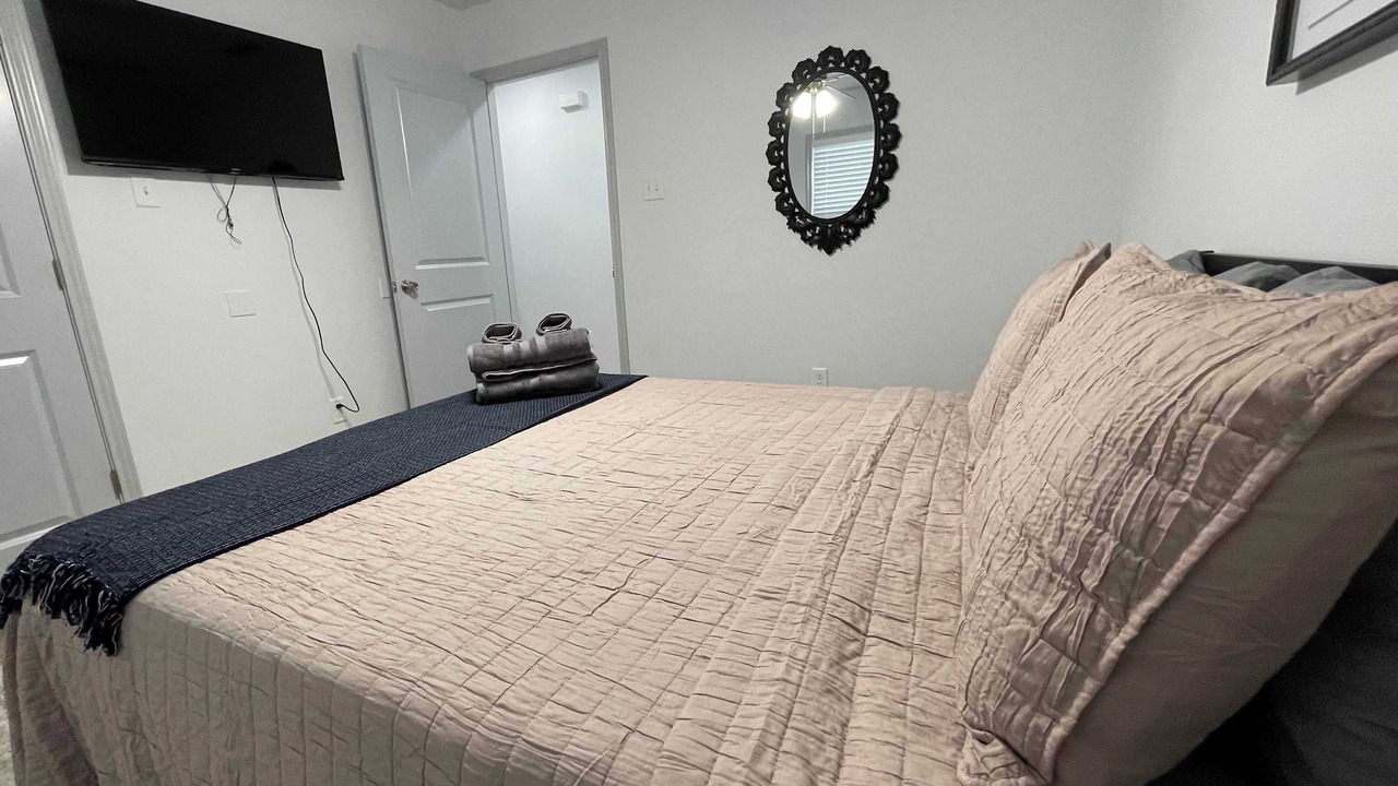 Photo of Bedroom in North by Northwest