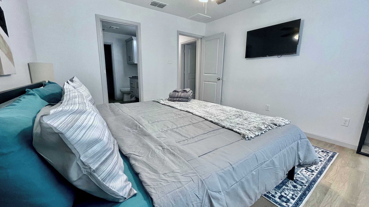 Photo of Bedroom in North by Northwest