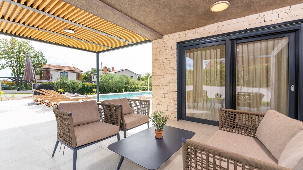 Photo of Patio Balcony in Kadumi
