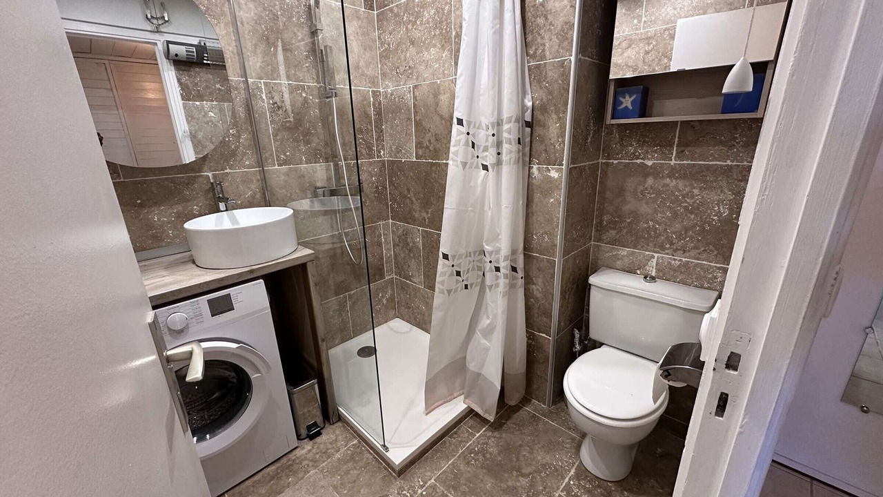 Photo of Bathroom in Le Grau-Du-Roi