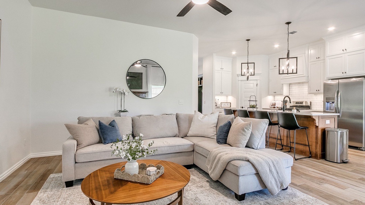 Photo of Livingroom in Choctaw