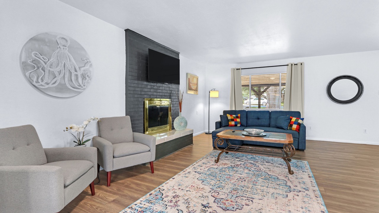 Photo of Livingroom in McQueeney