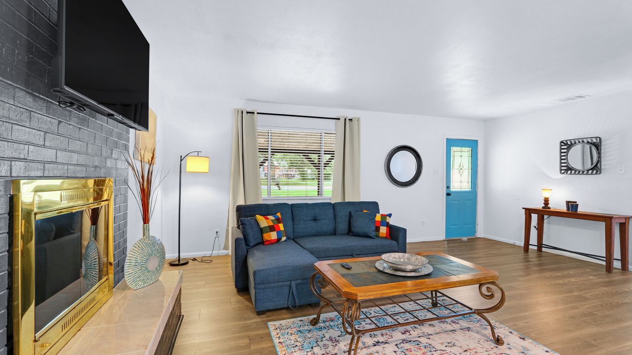 Photo of Livingroom in McQueeney
