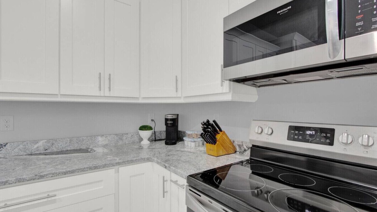 Photo of Kitchen in Courier City - Oscawana