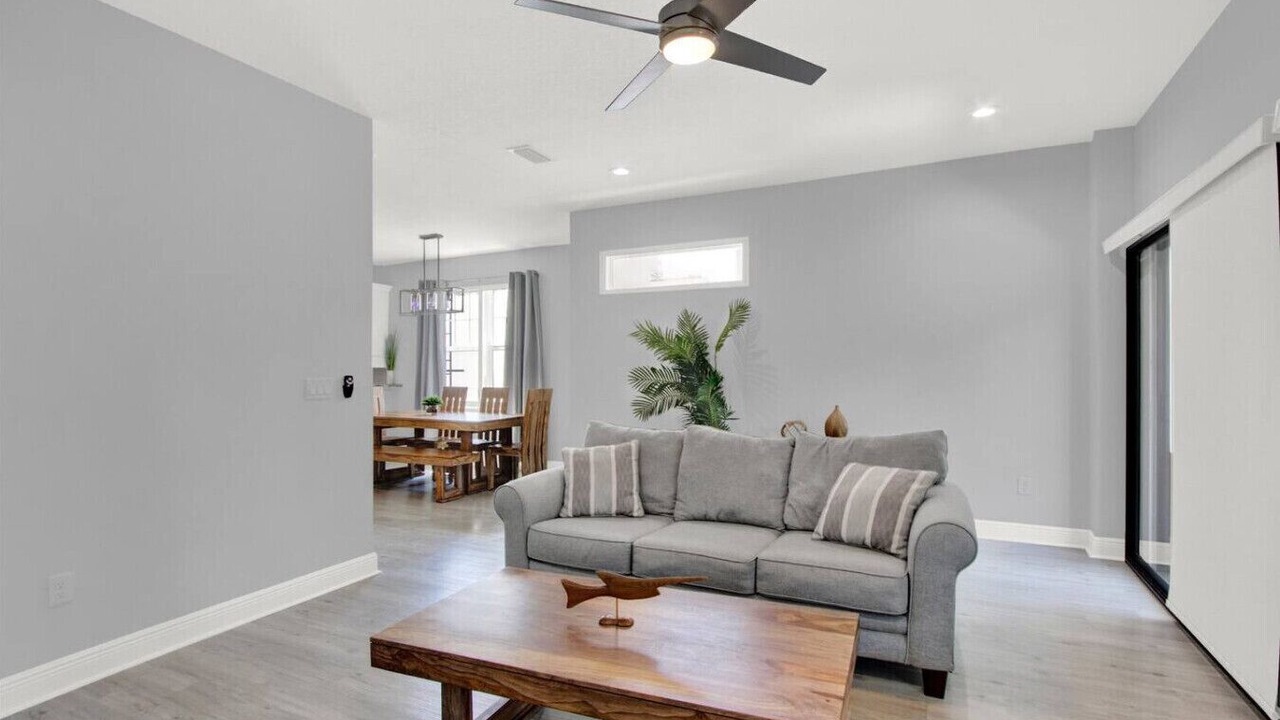 Photo of Livingroom in Courier City - Oscawana