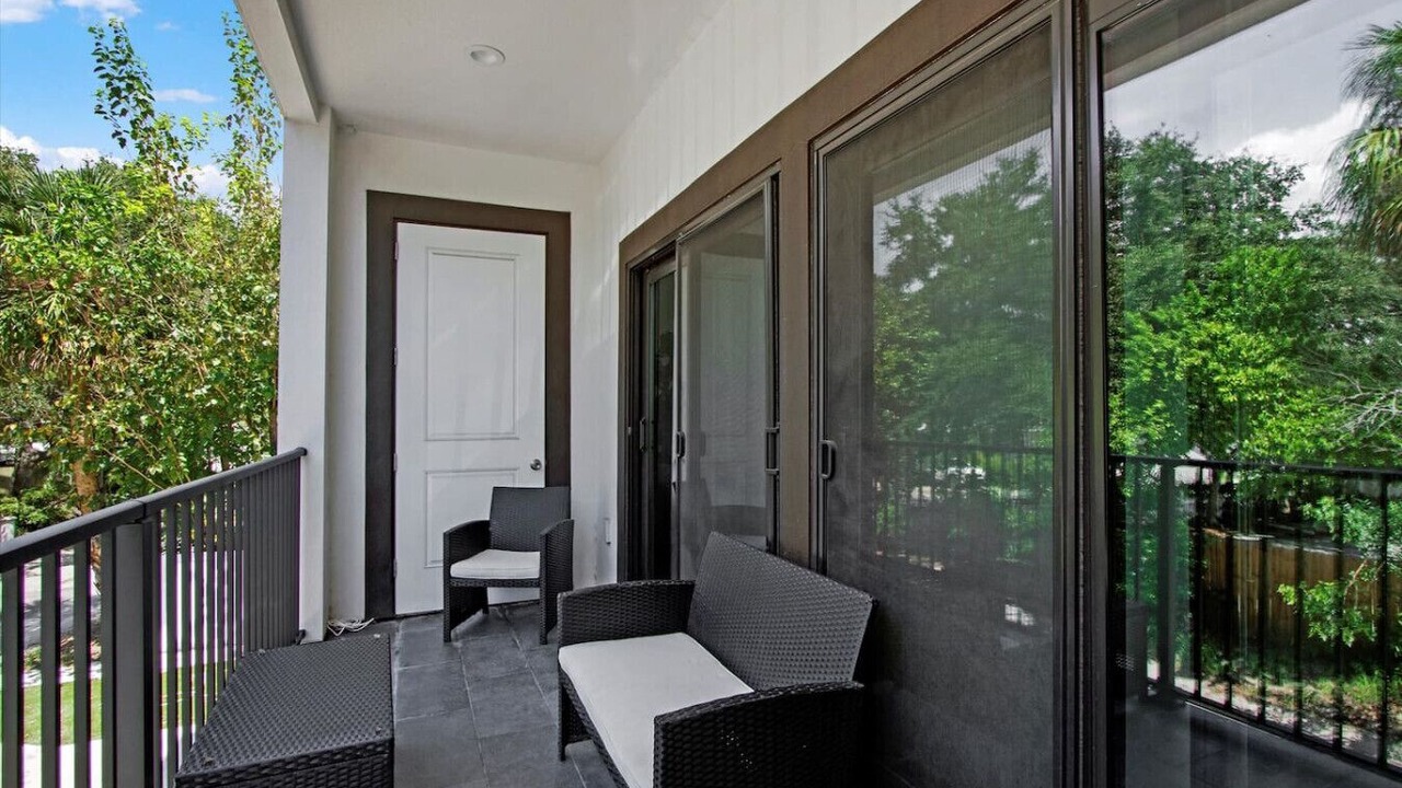 Photo of Patio Balcony in Courier City - Oscawana