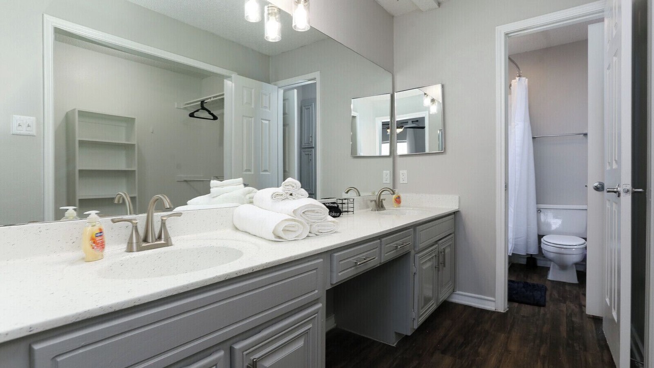 Photo of Bathroom in Oakwell Farms