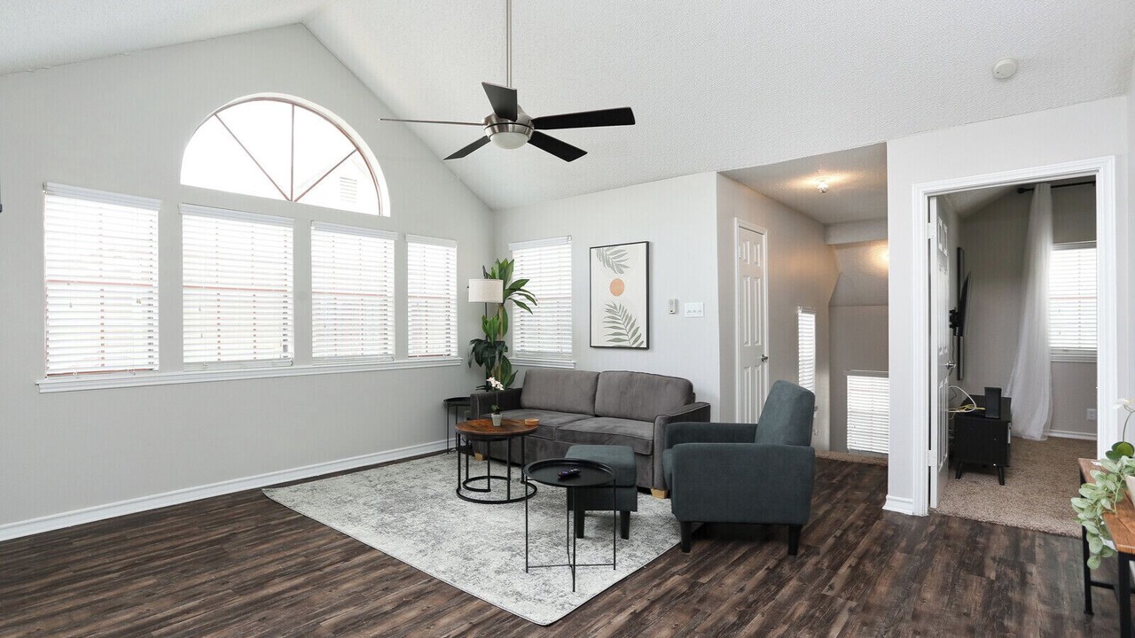 Photo of Livingroom in Oakwell Farms