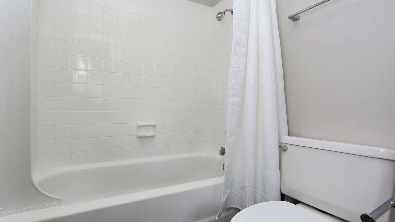 Photo of Bathroom in Oakwell Farms