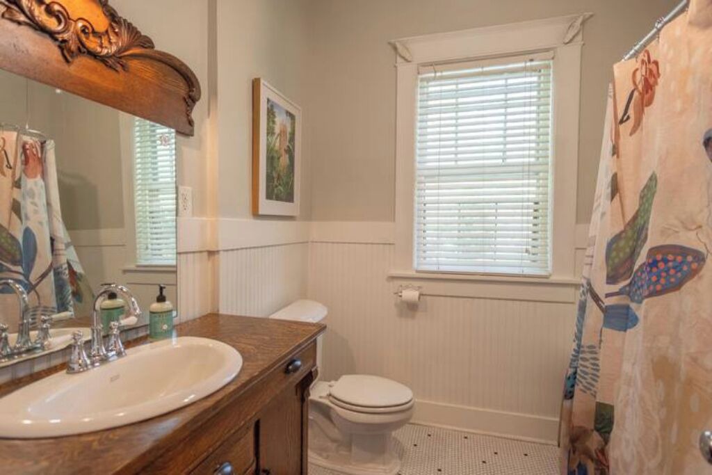 Photo of Bathroom in Central Gardens