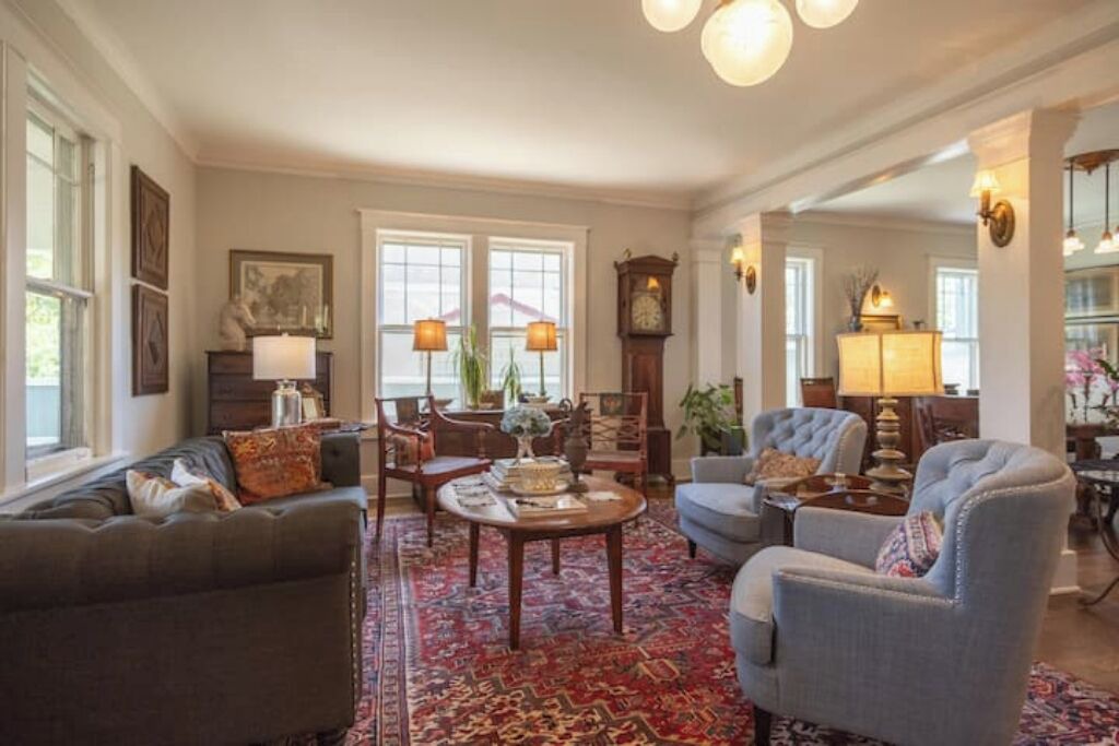 Photo of Livingroom in Central Gardens