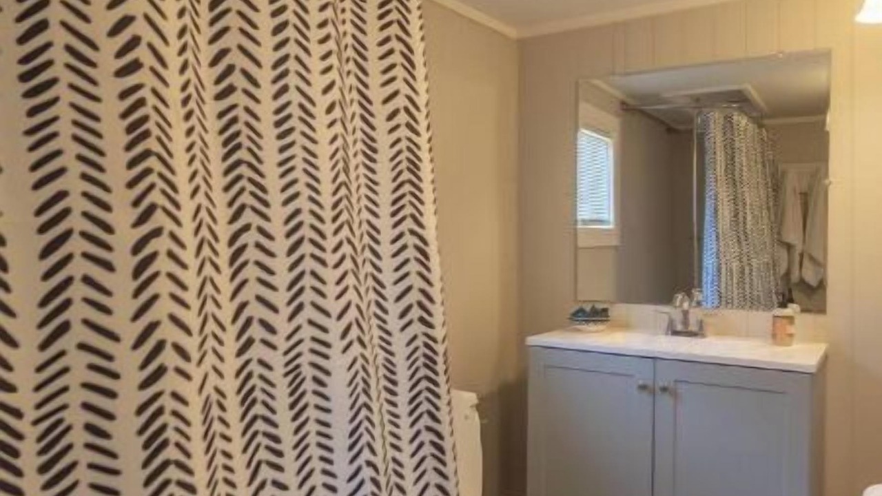 Photo of Bathroom in Central Gardens