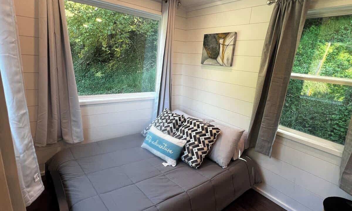 Photo of Bedroom in Betsy Layne