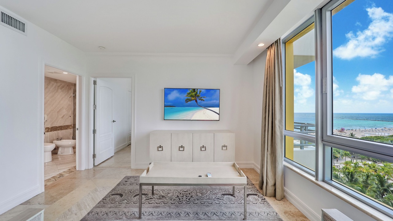 Photo of Livingroom in South of Fifth