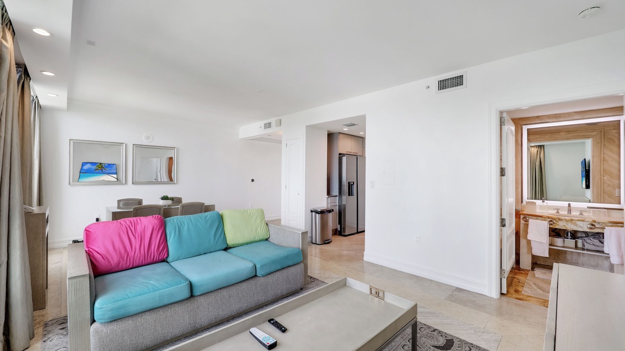 Photo of Livingroom in South of Fifth