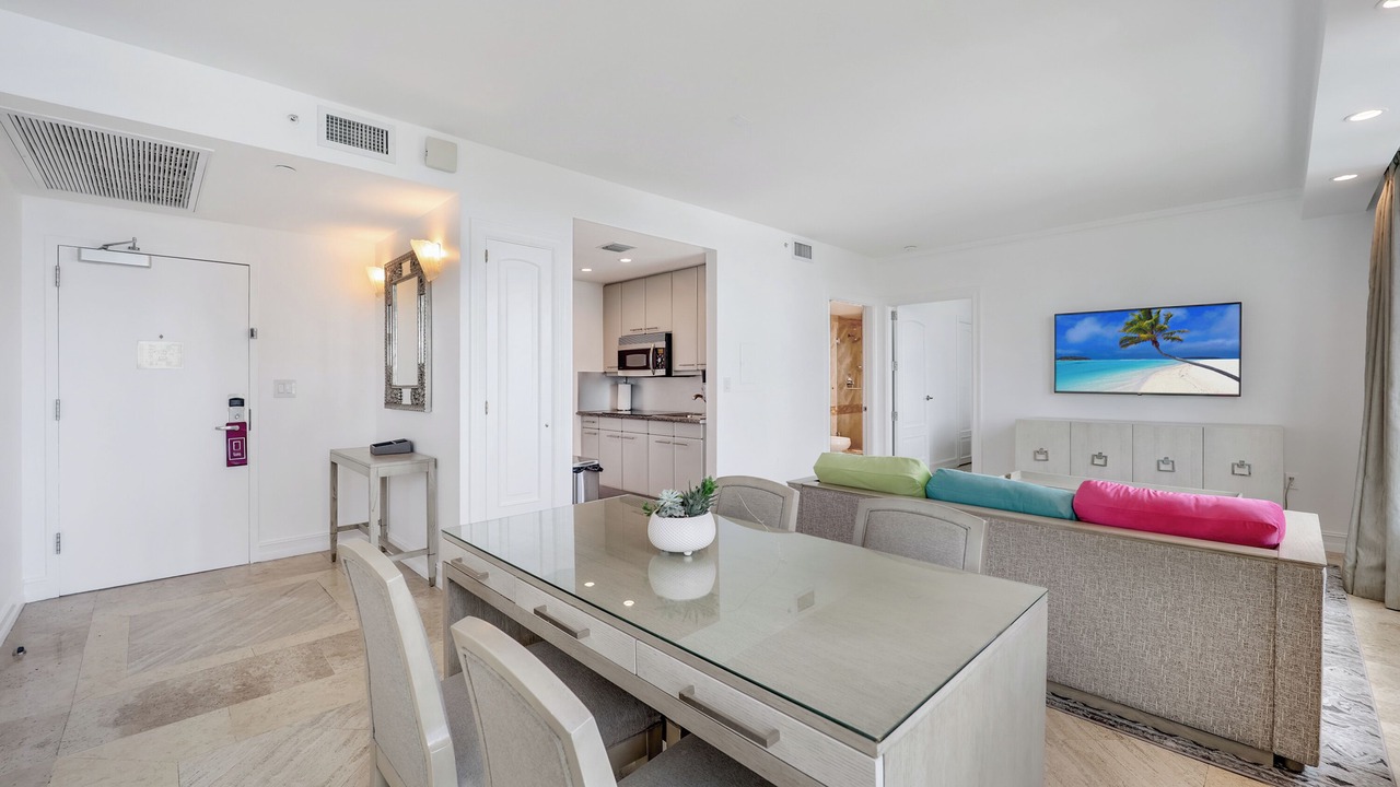 Photo of Others in South of Fifth